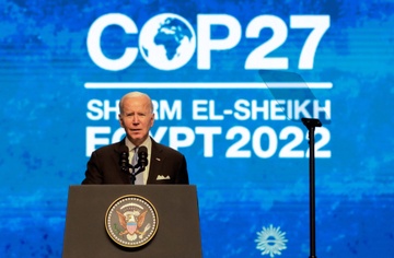 Ong Biden giuc the gioi hanh dong vi khi hau hinh anh