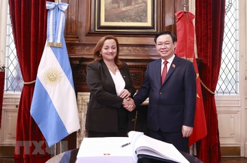 Viet Nam coi trong phat trien quan he voi Argentina hinh anh