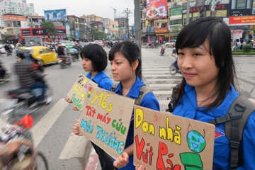 Nu sinh cam bien bao gay chu y o nga tu hinh anh