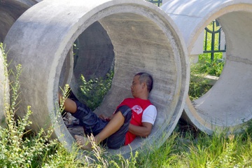 Phu huynh, si tu nghi trua trong nang nong gan 40 do C hinh anh