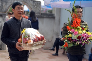 Den Tran mot tuan truoc le khai an hinh anh