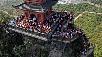 Phai ngan viec loi dung tin nguong de dau co dat dai hinh anh