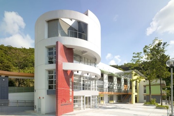 Ngoi truong hang dau Hong Kong bi to nguoc dai tre khuyet tat hinh anh