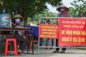 Ha Noi dong cua cho Nhan Chinh do co F0 thuong xuyen mua hang hinh anh
