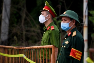 Bon khu vuc o Ha Noi duoc do phong toa hinh anh