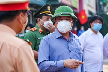 Bi thu Ha Noi yeu cau co phuong an 2.000-3.000 ca Covid-19 moi ngay hinh anh