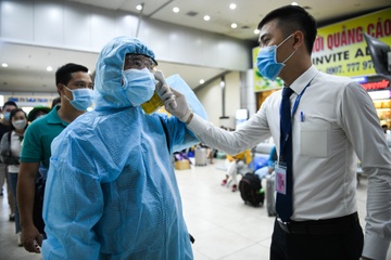 Ha Noi dung quy dinh cach ly nguoi den tu nuoc co bien chung Omicron hinh anh