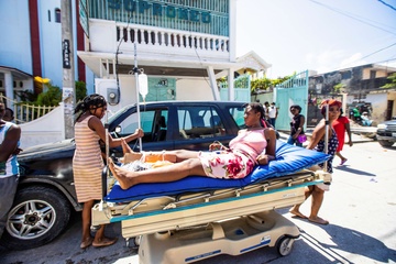 Hon 1.200 nguoi chet trong tran dong dat tham khoc o Haiti hinh anh
