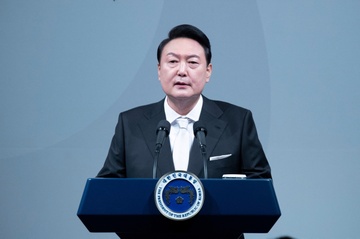Tong thong Han Quoc ban bo lenh thiet quan luat khan cap hinh anh