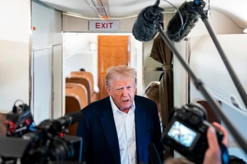 Ngày chủ nhật gây sốc của ông Trump