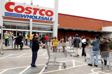Chan thuong nao, nguoi phu nu kien Costco hon 14 trieu USD hinh anh