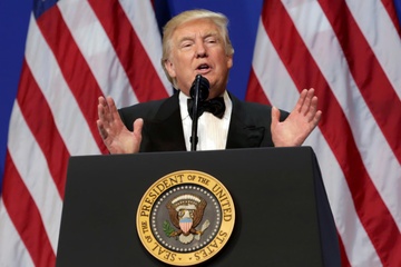 Ong Trump va bai toan 'hai tuan' truoc khi ra don khong kich Iran hinh anh