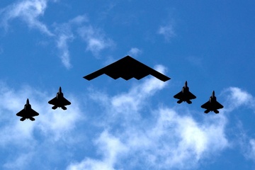 Oanh tac co B-2 cua My co thuc su choc thung phong tuyen Iran? hinh anh