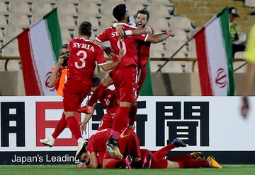 Ta toi vi chien tranh, Syria van lap ky tich o vong loai World Cup hinh anh