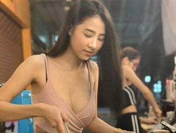 Co chu quan my Thai Lan dong khach nho co ve ngoai nong bong hinh anh