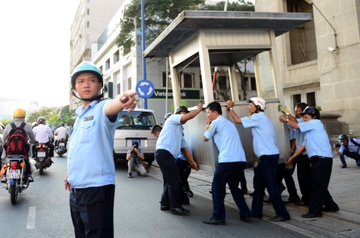 Vong gac Ngan hang Nha nuoc sau 'con loc dep via he' quan 1 hinh anh