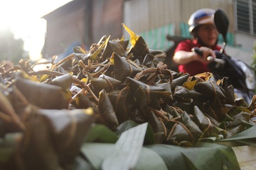 Lam 5.000 cai banh tro ban Tet Doan Ngo o Sai Gon hinh anh