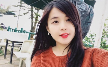 'Ban gai tin don' cua Trong Dai U23 Viet Nam khoe giong hat hay hinh anh