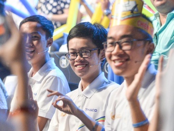 4 nam sinh xuat sac cua 'Duong len dinh Olympia' deu chua co ban gai hinh anh