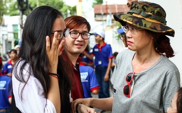 Moi nhap hoc da doi bo het ve que la 'yeu duoi', 'hen nhat'? hinh anh