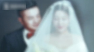Studio gui nham anh cuoi khach hang voi ban trai cu 4 nam truoc hinh anh