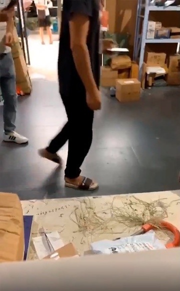co gai bi quay len va bia chuyen anh 1