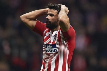 Diego Costa bi treo gio den het mua vi xuc pham me trong tai hinh anh