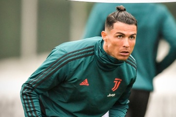 Ronaldo gay chu y voi kieu toc bui nguoc hinh anh