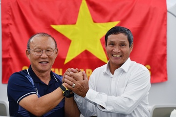 'Vong loai World Cup va Olympic the hien tam voc cua bong da Viet Nam' hinh anh