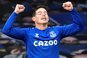 James Rodriguez ghi ban trong tran hoa cua Everton hinh anh