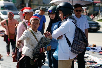 Sa Pa lon xon, nhech nhac dip nghi le hinh anh