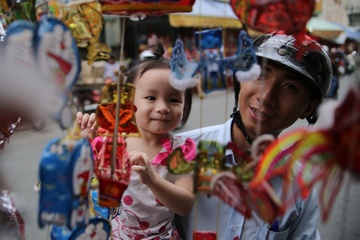 Xom long den nua the ky o Sai Gon mua trung thu hinh anh