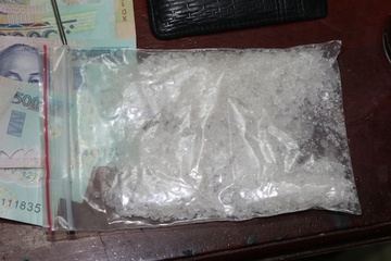 Vo dang mang thai nho chong buon ma tuy hinh anh