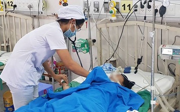 Be gai 14 tuoi bi dien giat khi dao ben Ninh Kieu hinh anh