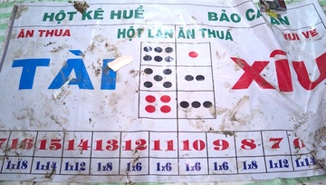 Nhom nguoi danh bac thao chay khi canh sat ap vao bat song tai xiu hinh anh