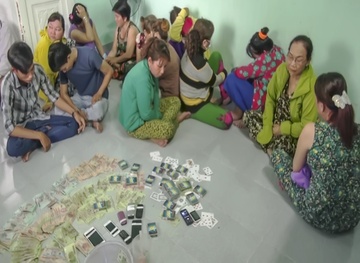 Canh sat pha song bac 'quy ba' o mien Tay hinh anh