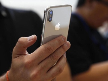 Nhom thanh nien thue oto di cuop iPhone hinh anh