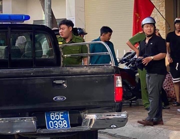 Dai uy canh sat bi dam chet chieu 30 Tet hinh anh