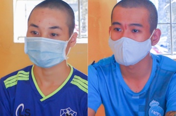 Bat 2 thanh nien chem nguoi o quan nhau hinh anh
