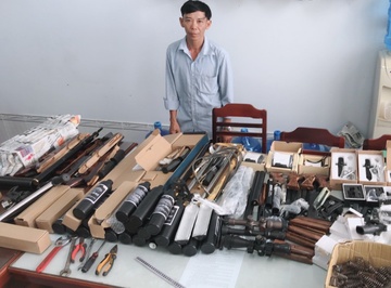 Mua ban sung san qua mang xa hoi anh 1