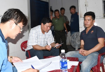 Cap vo chong san xuat tien gia  hinh anh