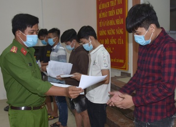 9 nguoi an nhau nhan quyet dinh xu phat 120 trieu hinh anh