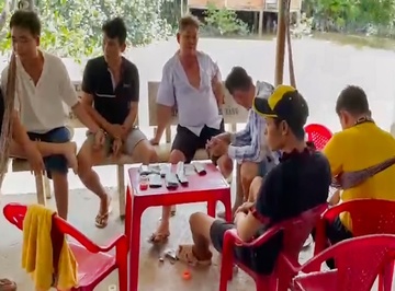 Bat nhom nguoi tu tap danh bac voi nha cai o nuoc ngoai hinh anh