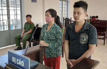 Con trai cung me linh an tu vi luu hanh tien gia hinh anh