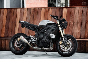 Hac ma Triumph Street Triple tu co so Redeemed Cycles hinh anh