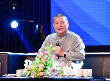 Chu tich Hoa Sen muon xuat gia sau nam 2026 hinh anh