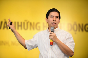Chu tich va CEO The gioi Di dong chi gan tram ty gom co phan hinh anh