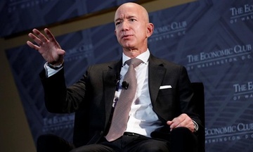 Ty phu Jeff Bezos quyen gop 100 trieu USD de chong Covid-19 hinh anh