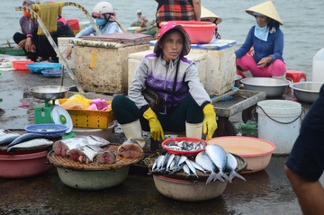 Tieu thuong mien Trung rau ri ngoi nhin ca e hinh anh