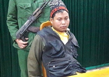 Thanh nien giau 2.000 vien ma tuy trong tui ao hinh anh